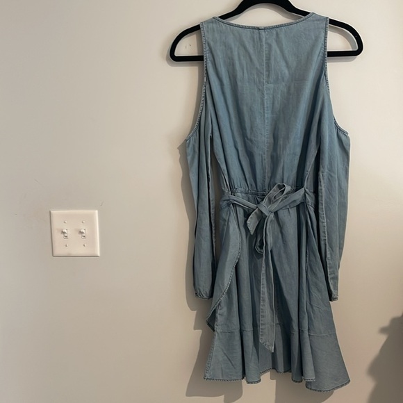 Express Cold Shoulder Cute Casual Denim Wrap Dress 💕 - Picture 8 of 9